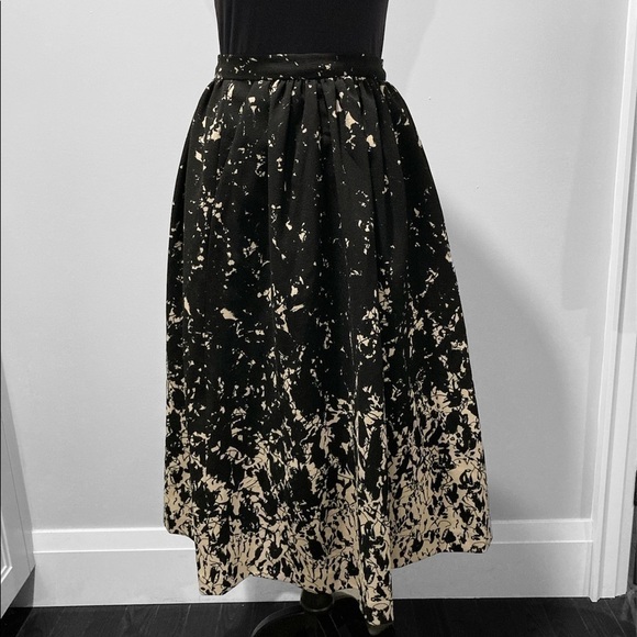 H&M Black Floral Print Full Skirt Size 4 - Picture 3 of 12